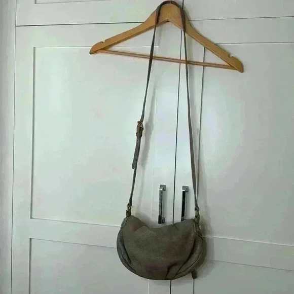 Marc by Marc Jacob’s medium size tan/beige crossbody - Picture 8 of 11